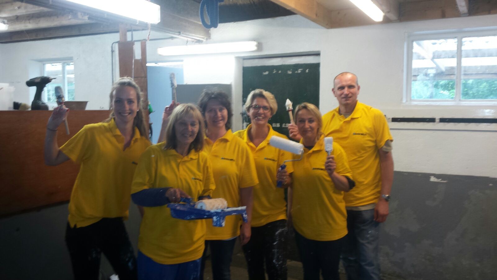 The Netherlands: Barenbrug employees paint riding school for people with severe disabilities